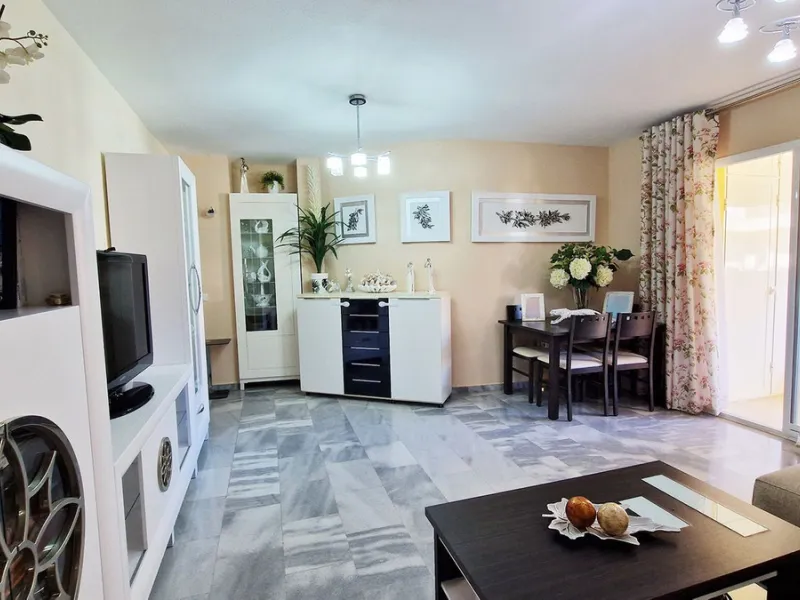 Apartment - Middle Floor Apartment в продаже в Benalmadena, Málaga. В доме 2 спален и 1 ванных комнат. Площадь дома 77 м²