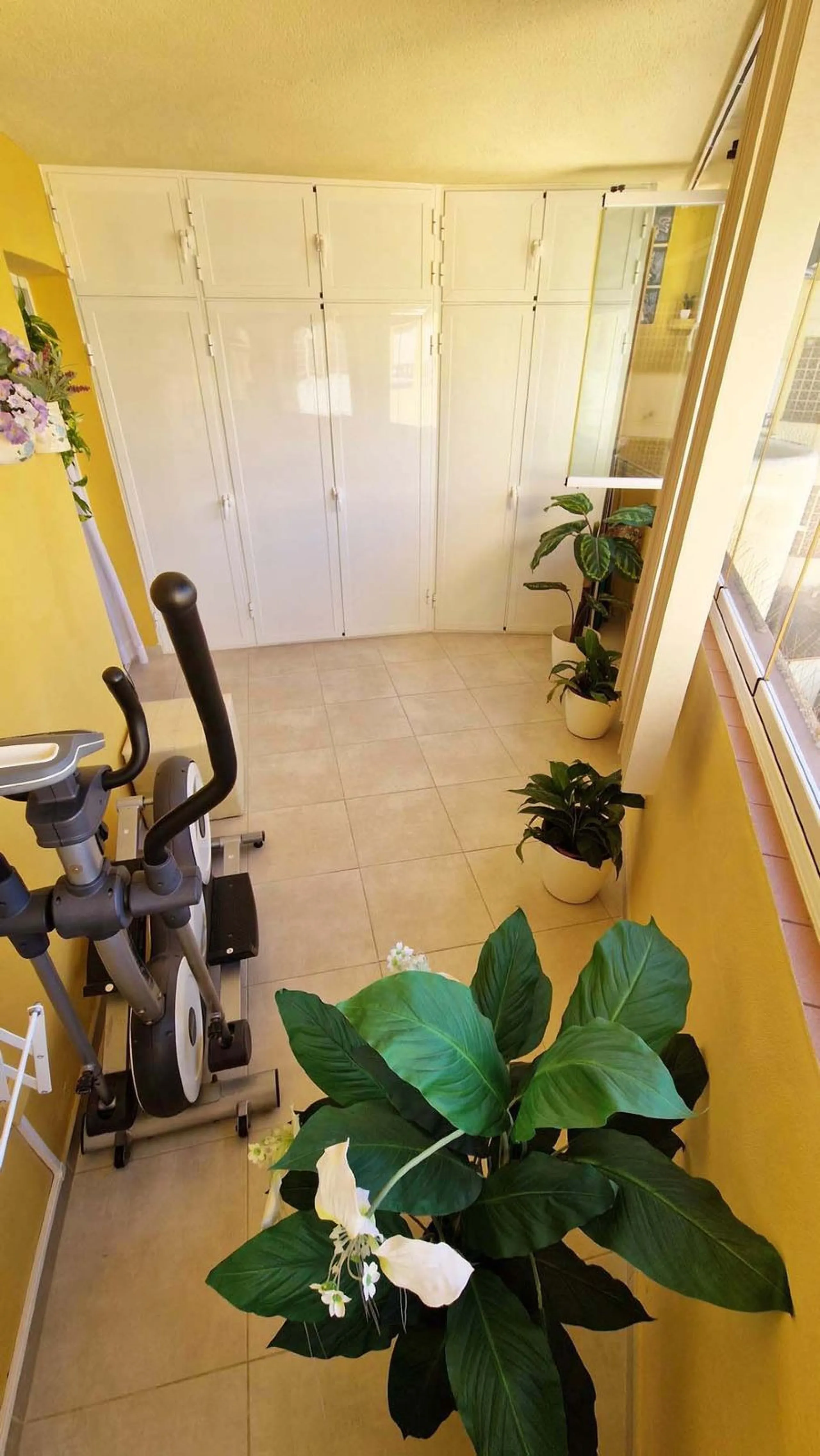 Apartment - Middle Floor Apartment в продаже в Benalmadena, Málaga. В доме 2 спален и 1 ванных комнат. Площадь дома 77 м²
