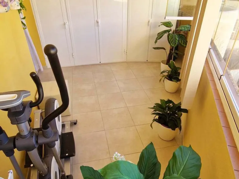 Apartment - Middle Floor Apartment в продаже в Benalmadena, Málaga. В доме 2 спален и 1 ванных комнат. Площадь дома 77 м²