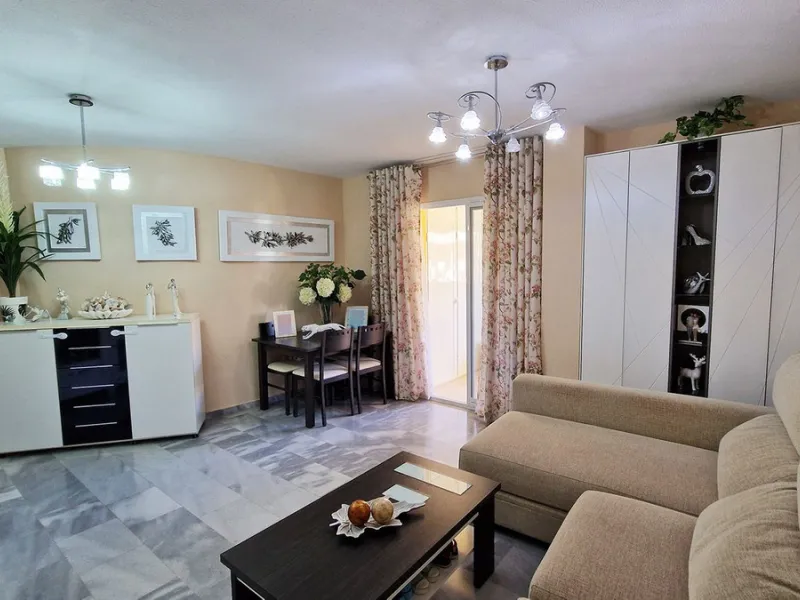 Apartment - Middle Floor Apartment в продаже в Benalmadena, Málaga. В доме 2 спален и 1 ванных комнат. Площадь дома 77 м²