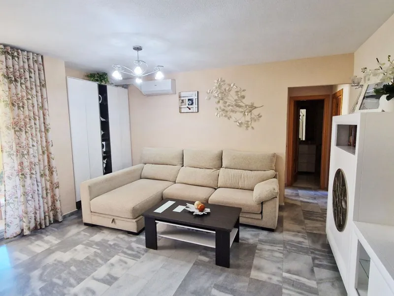 Apartment - Middle Floor Apartment в продаже в Benalmadena, Málaga. В доме 2 спален и 1 ванных комнат. Площадь дома 77 м²