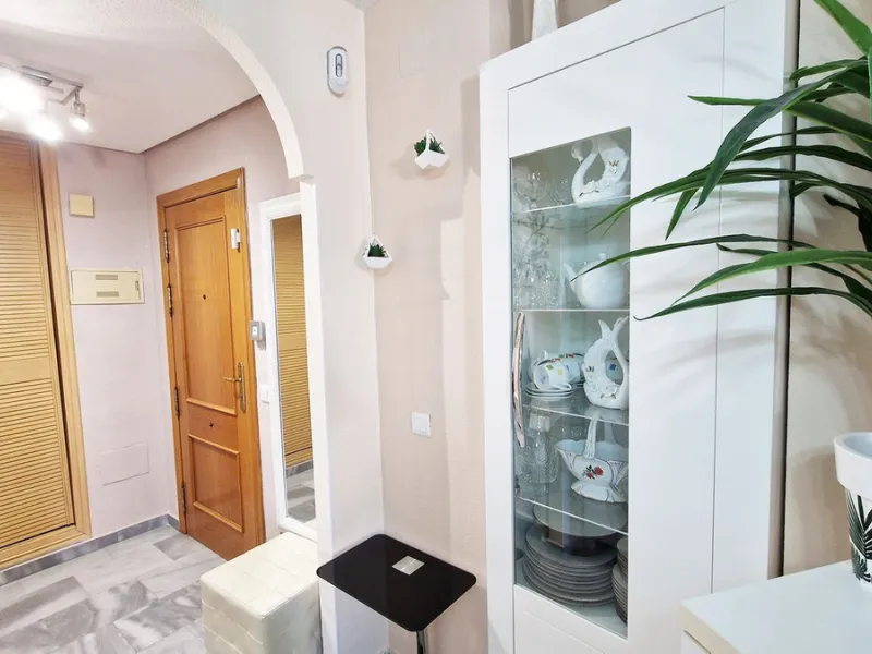 Apartment - Middle Floor Apartment в продаже в Benalmadena, Málaga. В доме 2 спален и 1 ванных комнат. Площадь дома 77 м²
