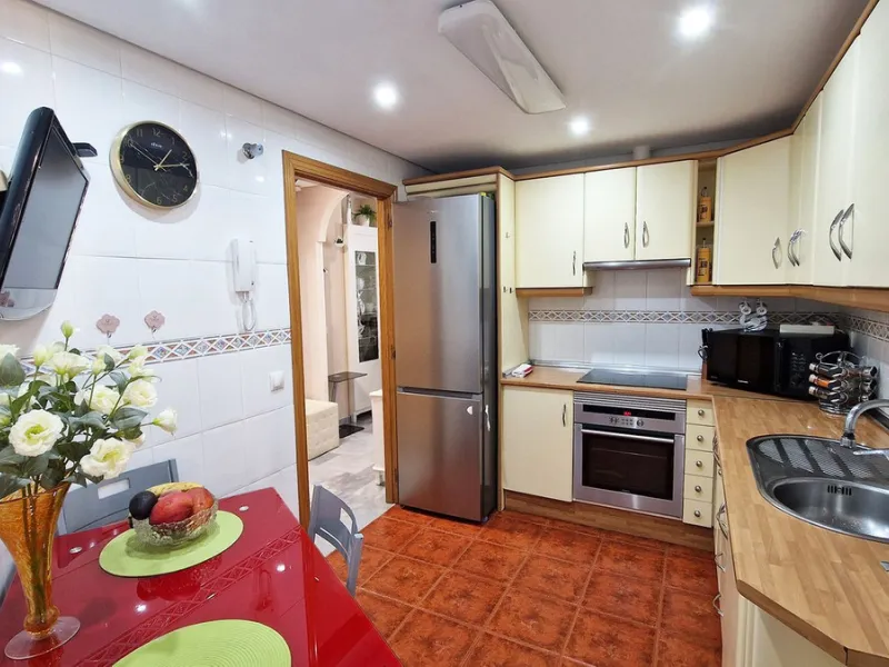 Apartment - Middle Floor Apartment в продаже в Benalmadena, Málaga. В доме 2 спален и 1 ванных комнат. Площадь дома 77 м²