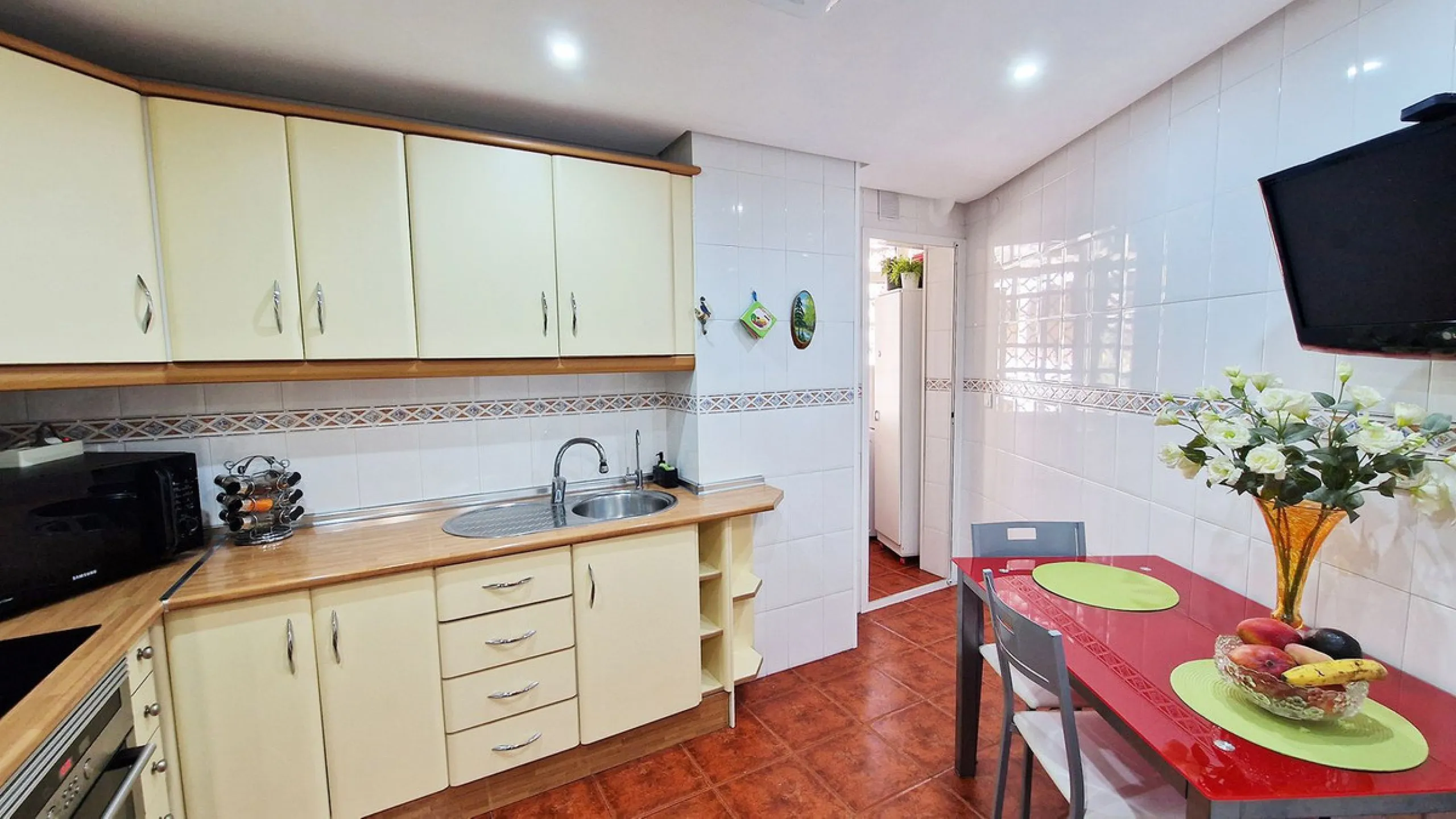 Apartment - Middle Floor Apartment в продаже в Benalmadena, Málaga. В доме 2 спален и 1 ванных комнат. Площадь дома 77 м²