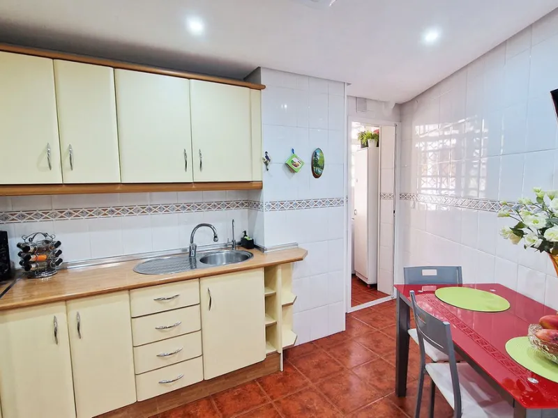 Apartment - Middle Floor Apartment в продаже в Benalmadena, Málaga. В доме 2 спален и 1 ванных комнат. Площадь дома 77 м²