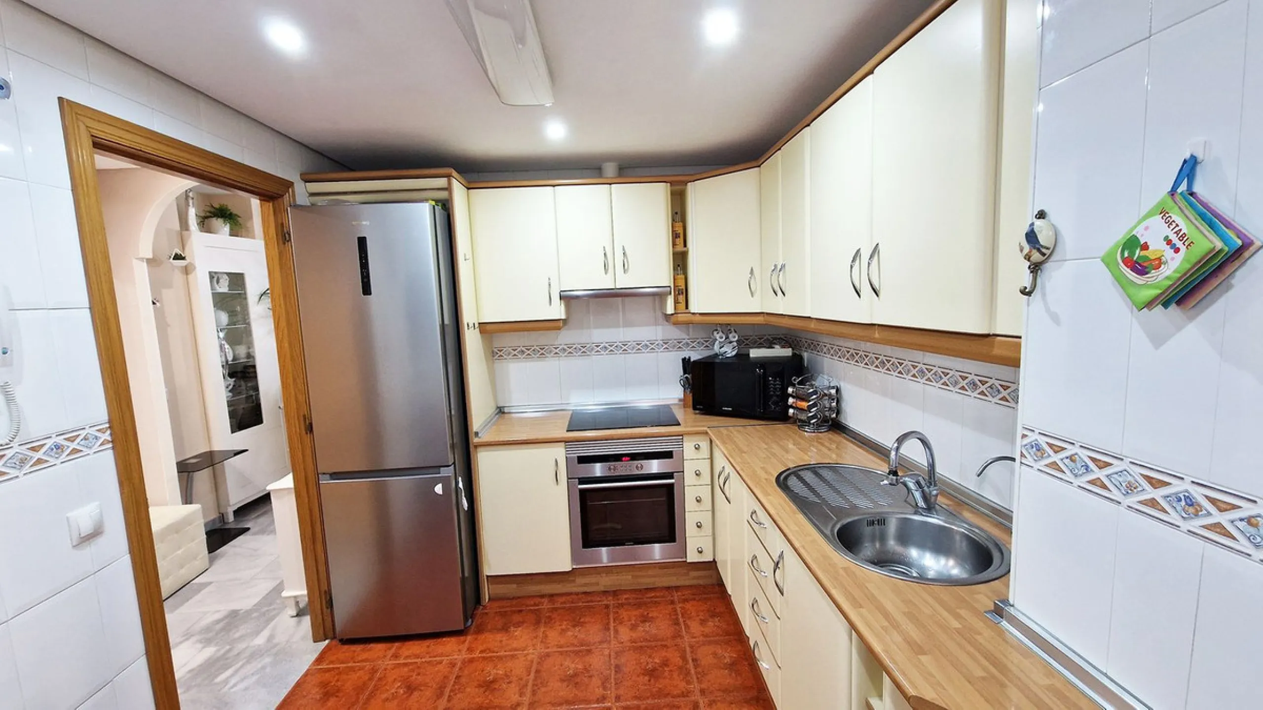 Apartment - Middle Floor Apartment в продаже в Benalmadena, Málaga. В доме 2 спален и 1 ванных комнат. Площадь дома 77 м²