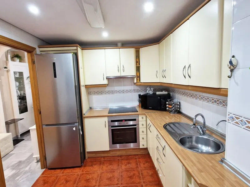 Apartment - Middle Floor Apartment в продаже в Benalmadena, Málaga. В доме 2 спален и 1 ванных комнат. Площадь дома 77 м²