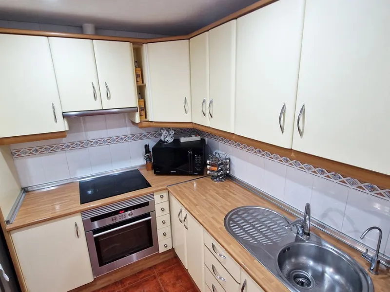 Apartment - Middle Floor Apartment в продаже в Benalmadena, Málaga. В доме 2 спален и 1 ванных комнат. Площадь дома 77 м²