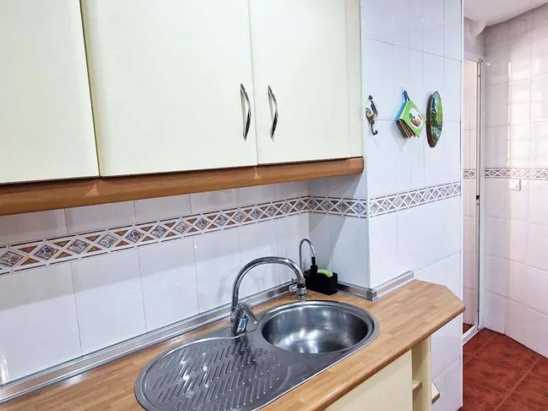 Apartment - Middle Floor Apartment в продаже в Benalmadena, Málaga. В доме 2 спален и 1 ванных комнат. Площадь дома 77 м²