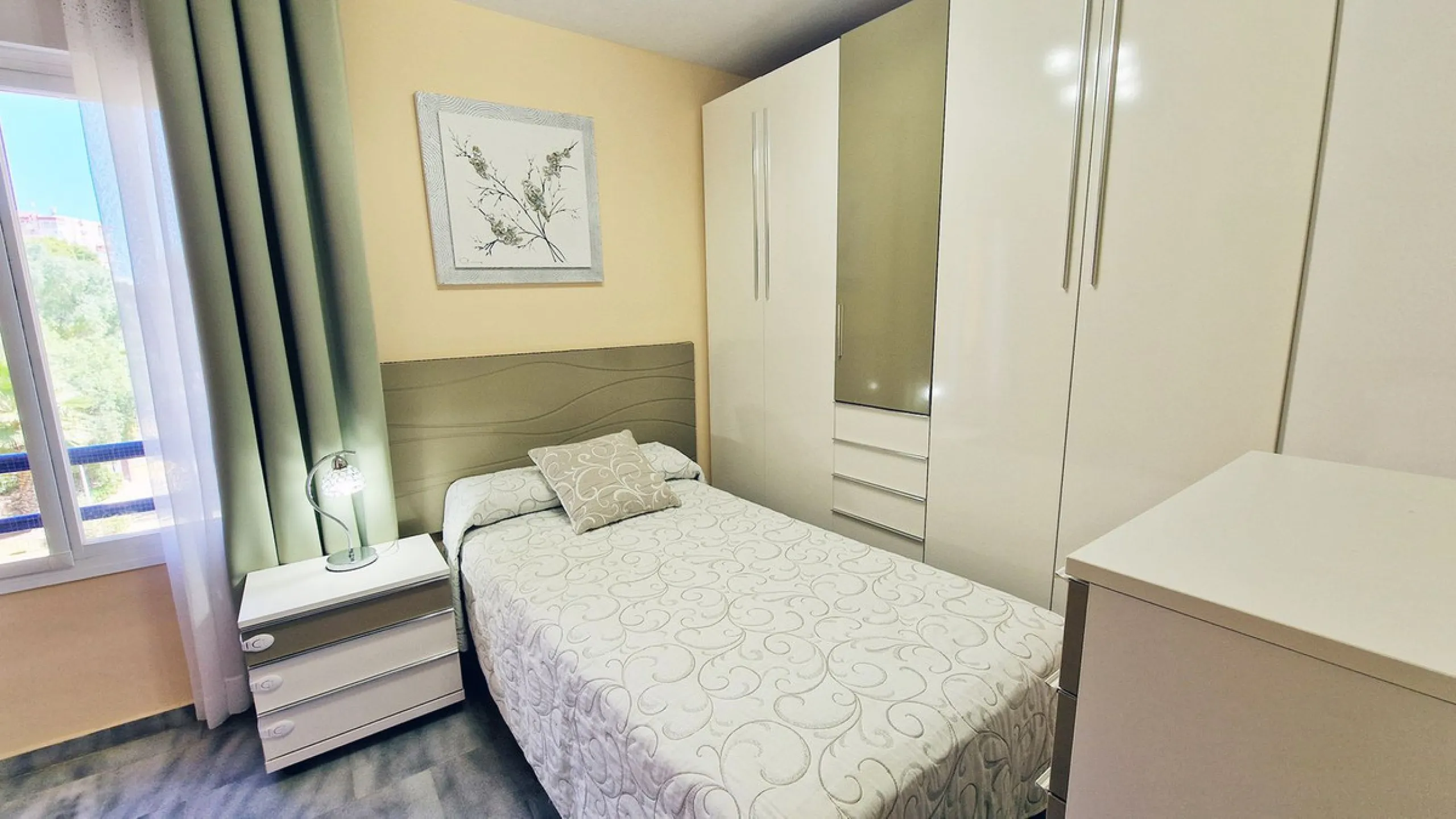 Apartment - Middle Floor Apartment в продаже в Benalmadena, Málaga. В доме 2 спален и 1 ванных комнат. Площадь дома 77 м²