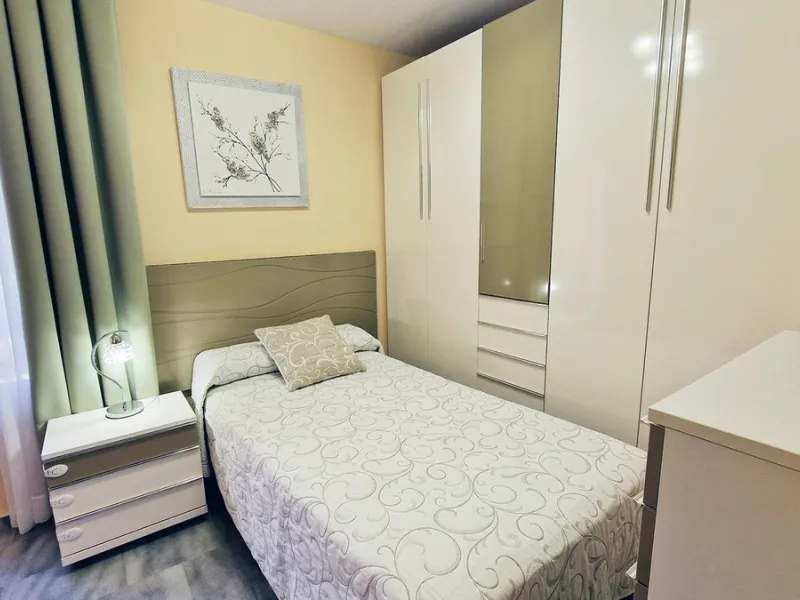 Apartment - Middle Floor Apartment в продаже в Benalmadena, Málaga. В доме 2 спален и 1 ванных комнат. Площадь дома 77 м²