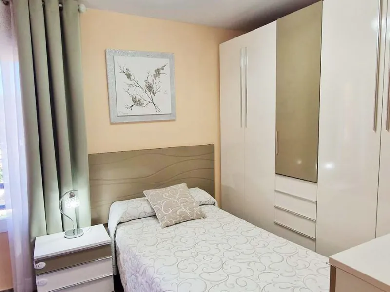 Apartment - Middle Floor Apartment в продаже в Benalmadena, Málaga. В доме 2 спален и 1 ванных комнат. Площадь дома 77 м²