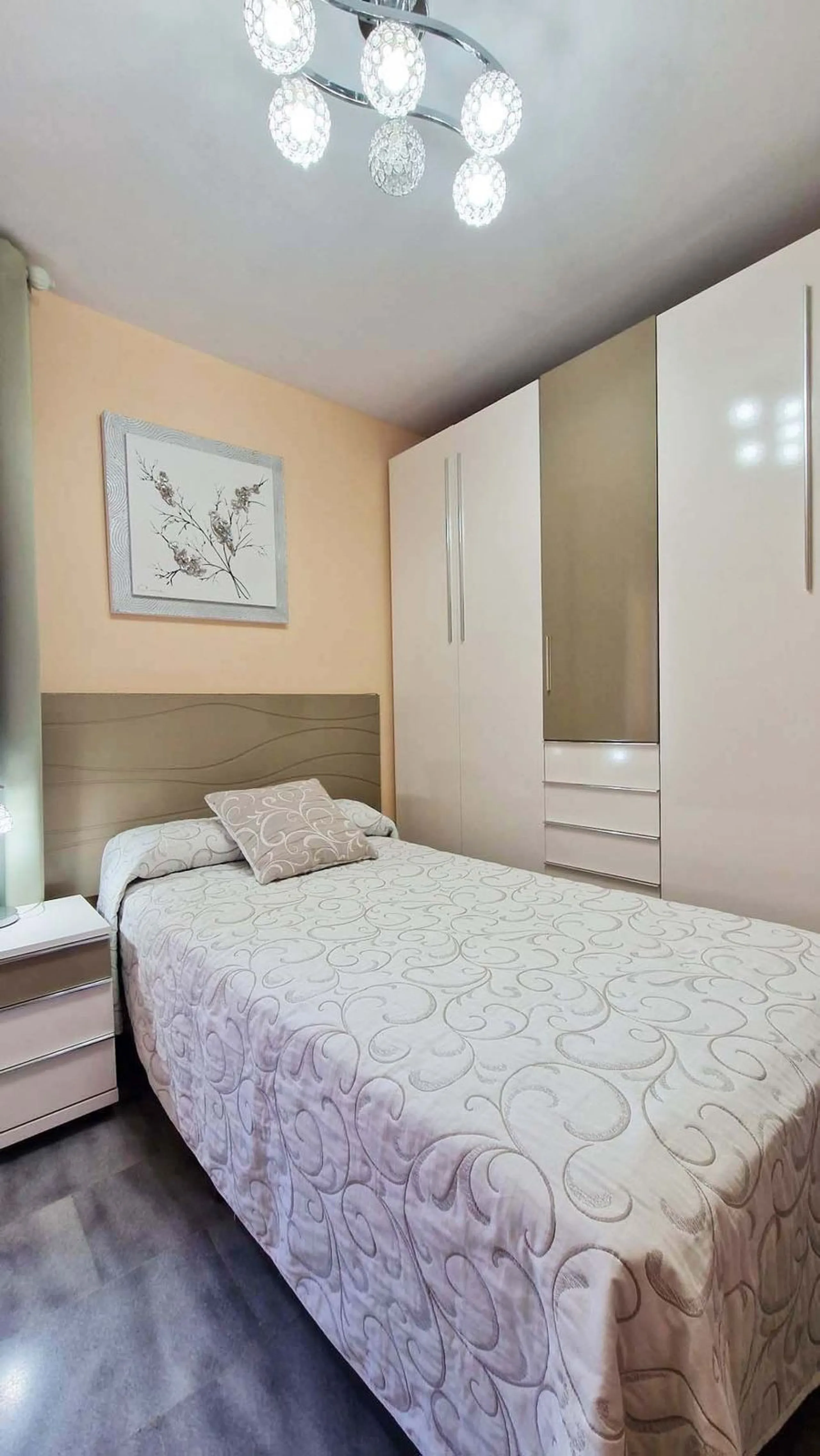 Apartment - Middle Floor Apartment в продаже в Benalmadena, Málaga. В доме 2 спален и 1 ванных комнат. Площадь дома 77 м²