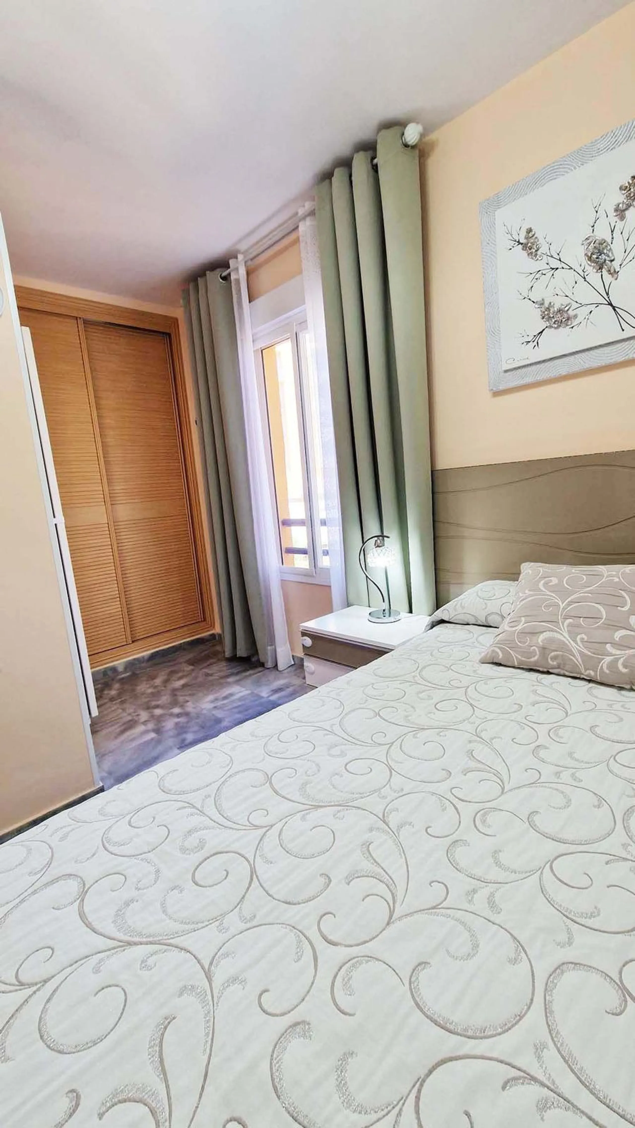 Apartment - Middle Floor Apartment в продаже в Benalmadena, Málaga. В доме 2 спален и 1 ванных комнат. Площадь дома 77 м²