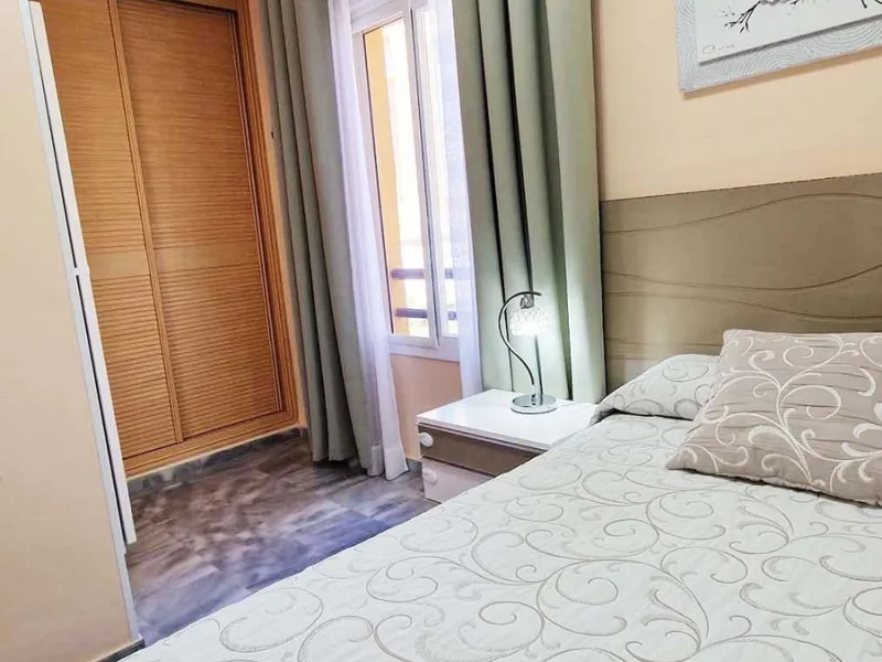 Apartment - Middle Floor Apartment в продаже в Benalmadena, Málaga. В доме 2 спален и 1 ванных комнат. Площадь дома 77 м²
