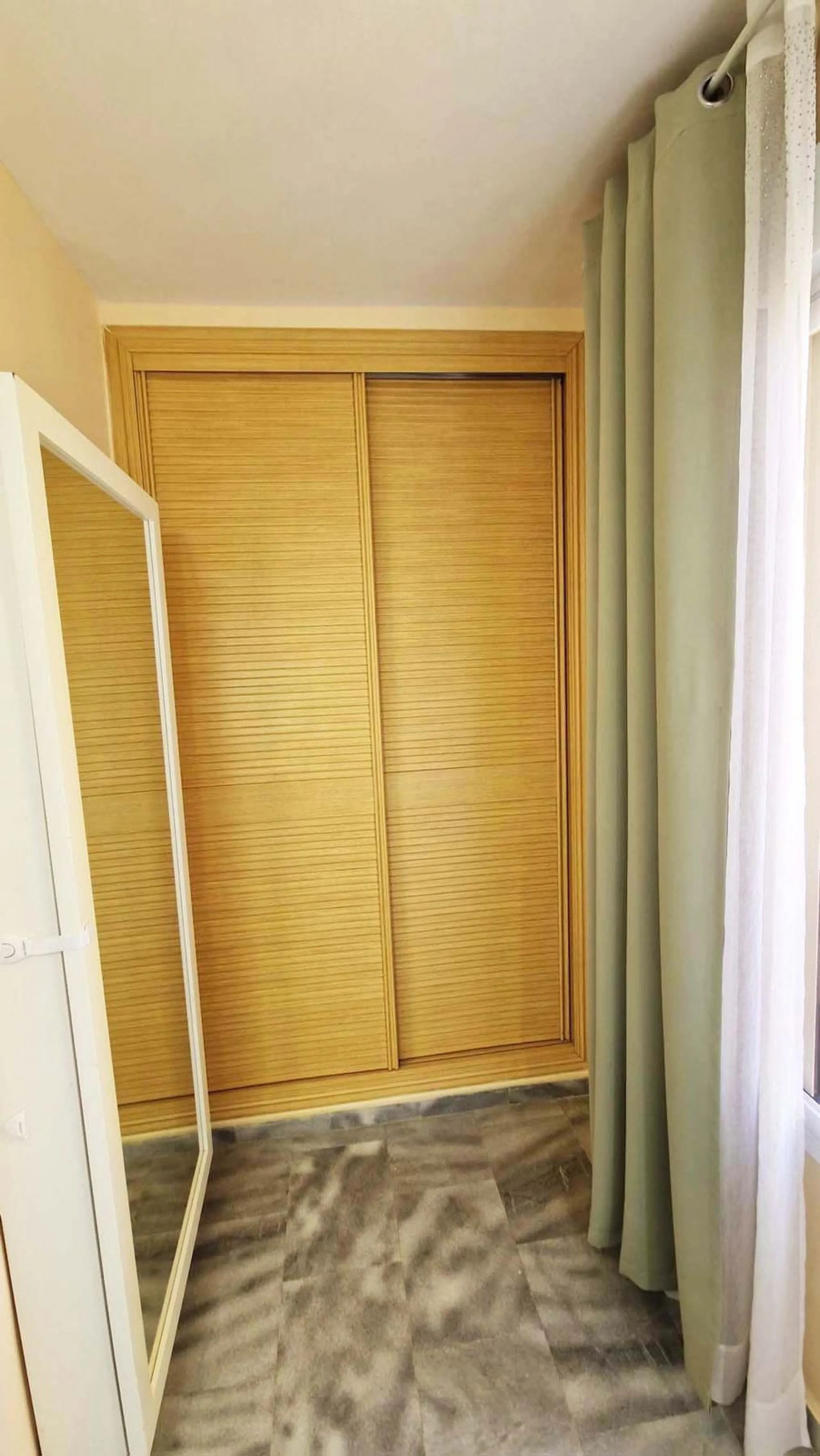 Apartment - Middle Floor Apartment в продаже в Benalmadena, Málaga. В доме 2 спален и 1 ванных комнат. Площадь дома 77 м²