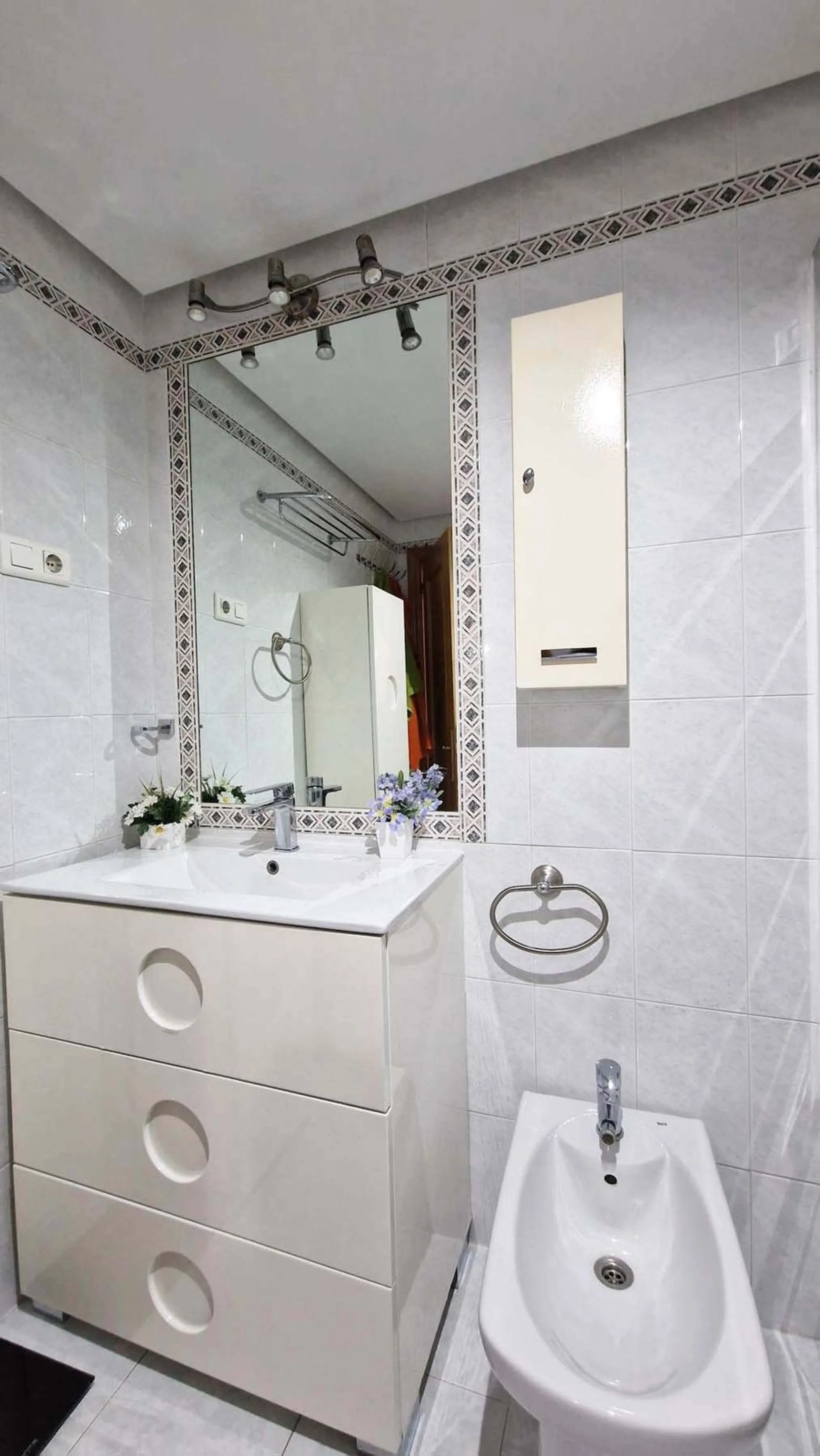 Apartment - Middle Floor Apartment в продаже в Benalmadena, Málaga. В доме 2 спален и 1 ванных комнат. Площадь дома 77 м²