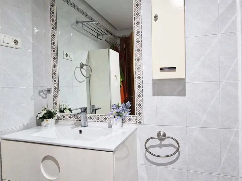 Apartment - Middle Floor Apartment в продаже в Benalmadena, Málaga. В доме 2 спален и 1 ванных комнат. Площадь дома 77 м²