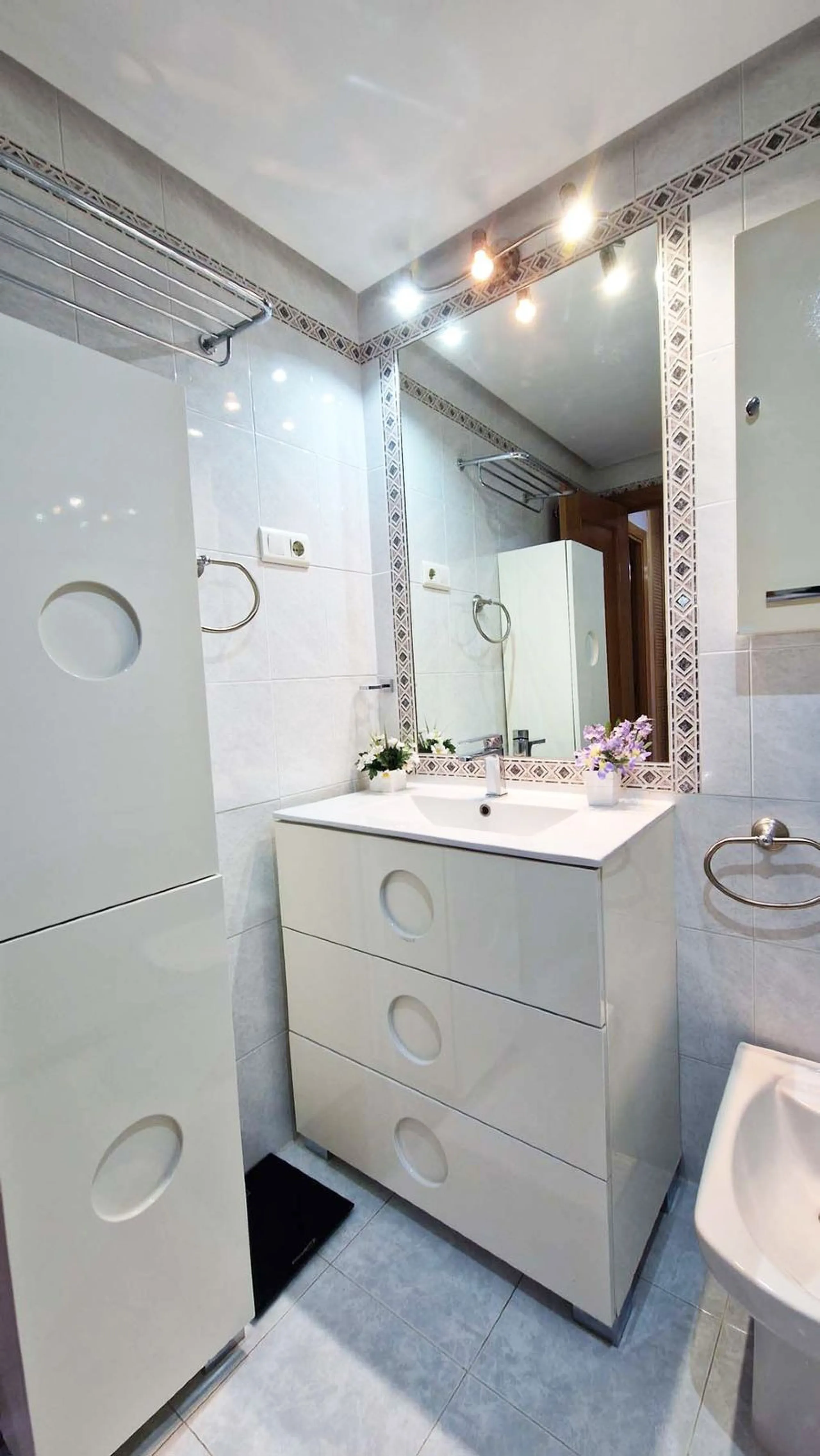 Apartment - Middle Floor Apartment в продаже в Benalmadena, Málaga. В доме 2 спален и 1 ванных комнат. Площадь дома 77 м²
