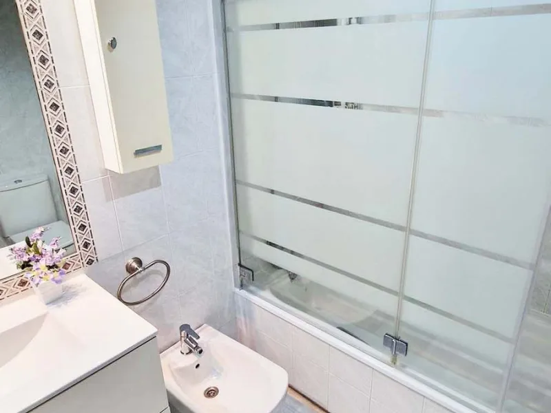 Apartment - Middle Floor Apartment в продаже в Benalmadena, Málaga. В доме 2 спален и 1 ванных комнат. Площадь дома 77 м²