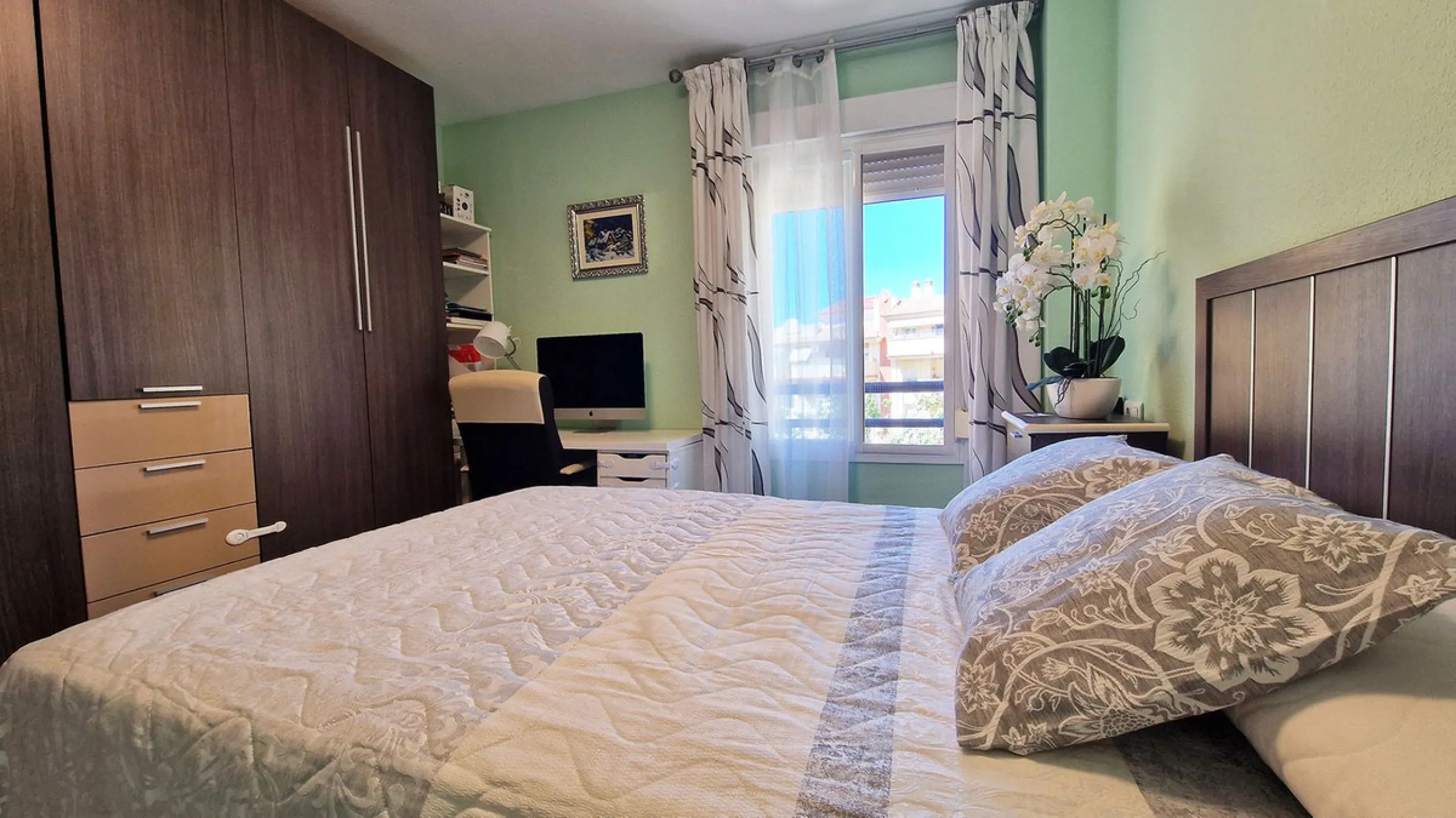 Apartment - Middle Floor Apartment в продаже в Benalmadena, Málaga. В доме 2 спален и 1 ванных комнат. Площадь дома 77 м²