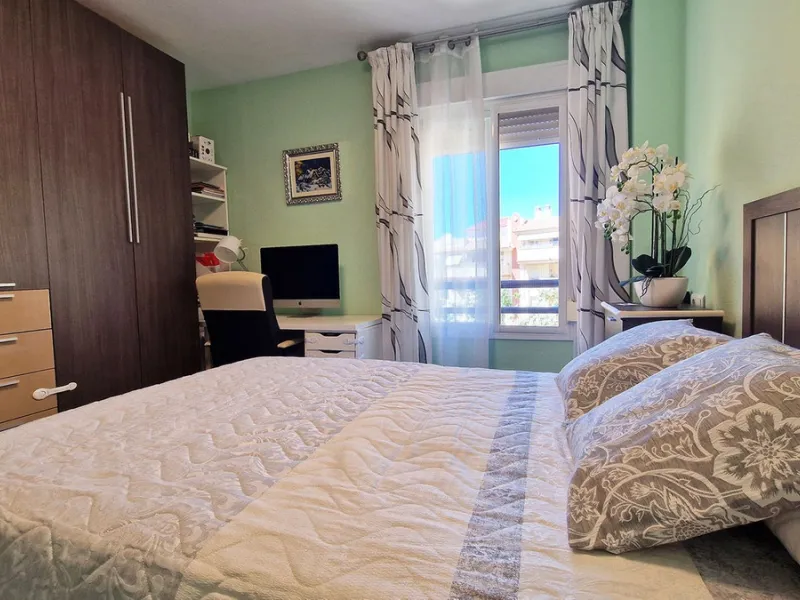 Apartment - Middle Floor Apartment в продаже в Benalmadena, Málaga. В доме 2 спален и 1 ванных комнат. Площадь дома 77 м²