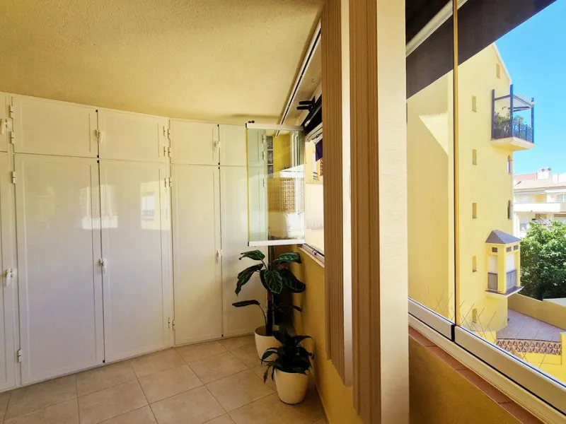 Apartment - Middle Floor Apartment в продаже в Benalmadena, Málaga. В доме 2 спален и 1 ванных комнат. Площадь дома 77 м²