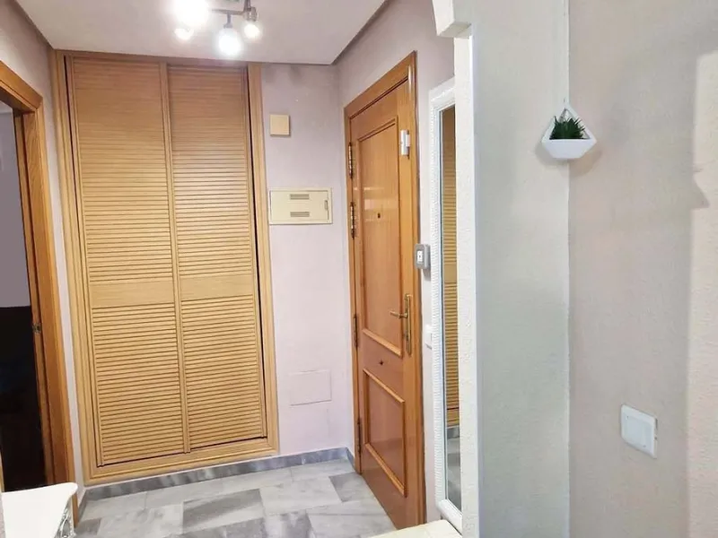 Apartment - Middle Floor Apartment в продаже в Benalmadena, Málaga. В доме 2 спален и 1 ванных комнат. Площадь дома 77 м²