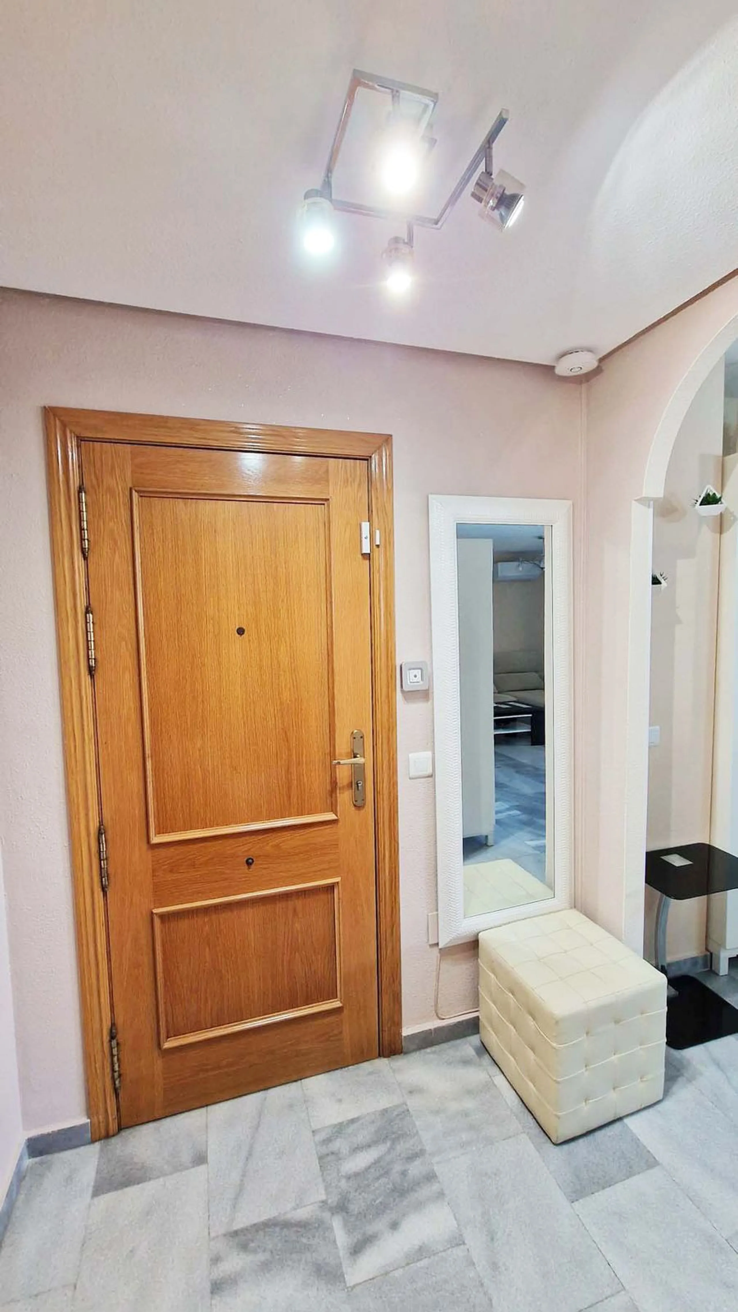 Apartment - Middle Floor Apartment в продаже в Benalmadena, Málaga. В доме 2 спален и 1 ванных комнат. Площадь дома 77 м²