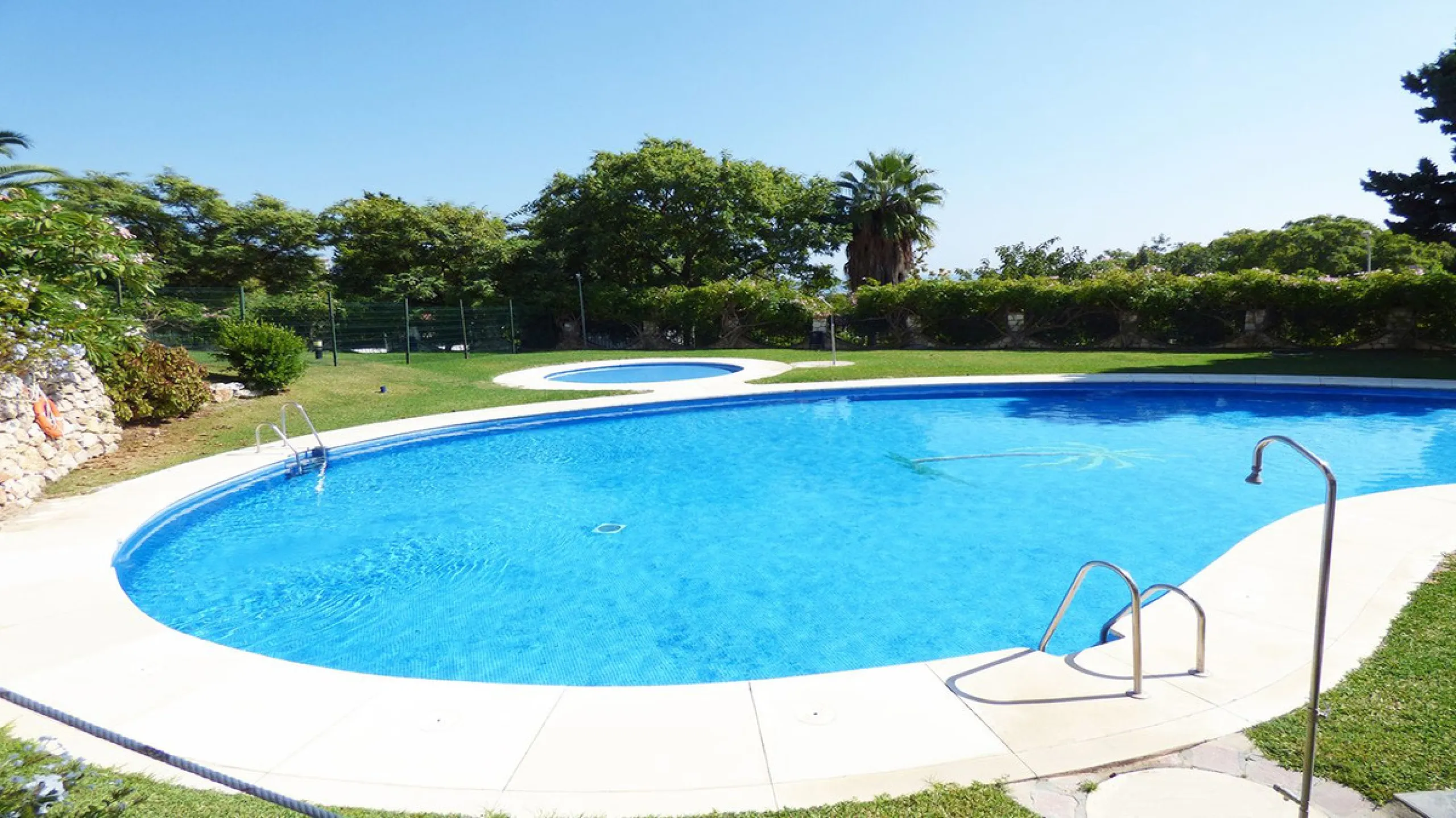 Apartment - Middle Floor Apartment в продаже в Benalmadena, Málaga. В доме 2 спален и 1 ванных комнат. Площадь дома 77 м²