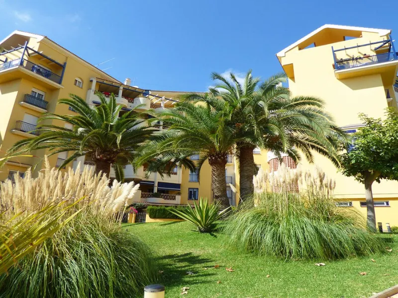 Apartment - Middle Floor Apartment в продаже в Benalmadena, Málaga. В доме 2 спален и 1 ванных комнат. Площадь дома 77 м²