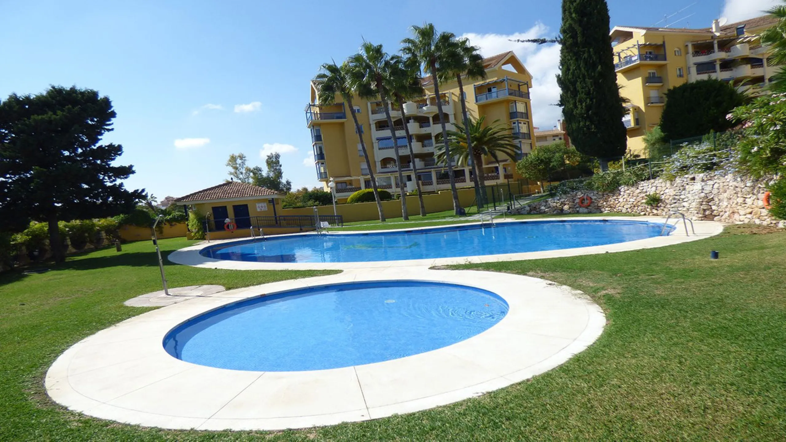 Apartment - Middle Floor Apartment в продаже в Benalmadena, Málaga. В доме 2 спален и 1 ванных комнат. Площадь дома 77 м²