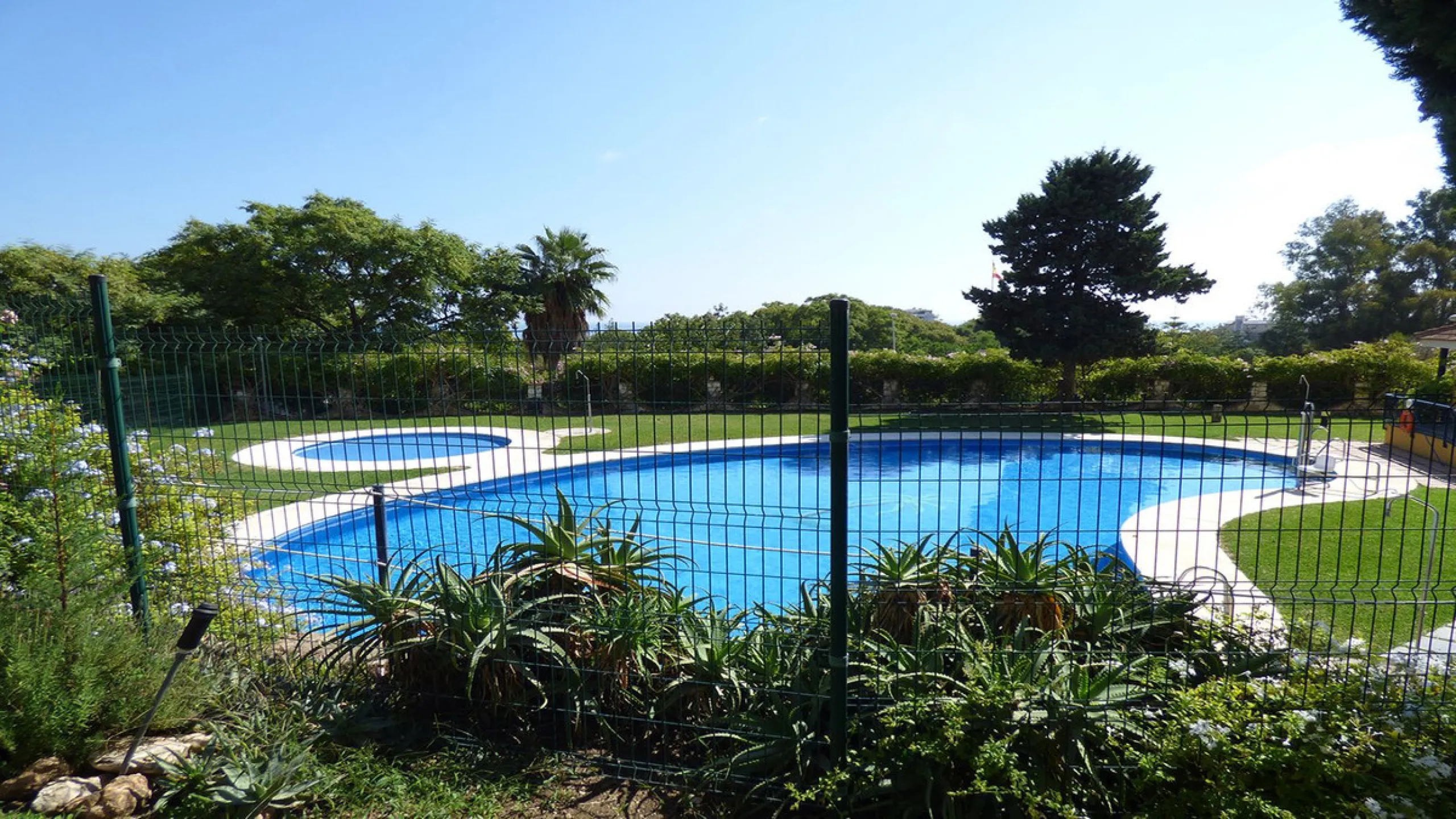 Apartment - Middle Floor Apartment в продаже в Benalmadena, Málaga. В доме 2 спален и 1 ванных комнат. Площадь дома 77 м²