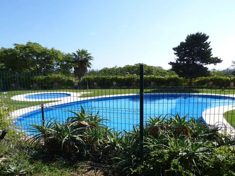 Apartment - Middle Floor Apartment в продаже в Benalmadena, Málaga. В доме 2 спален и 1 ванных комнат. Площадь дома 77 м²