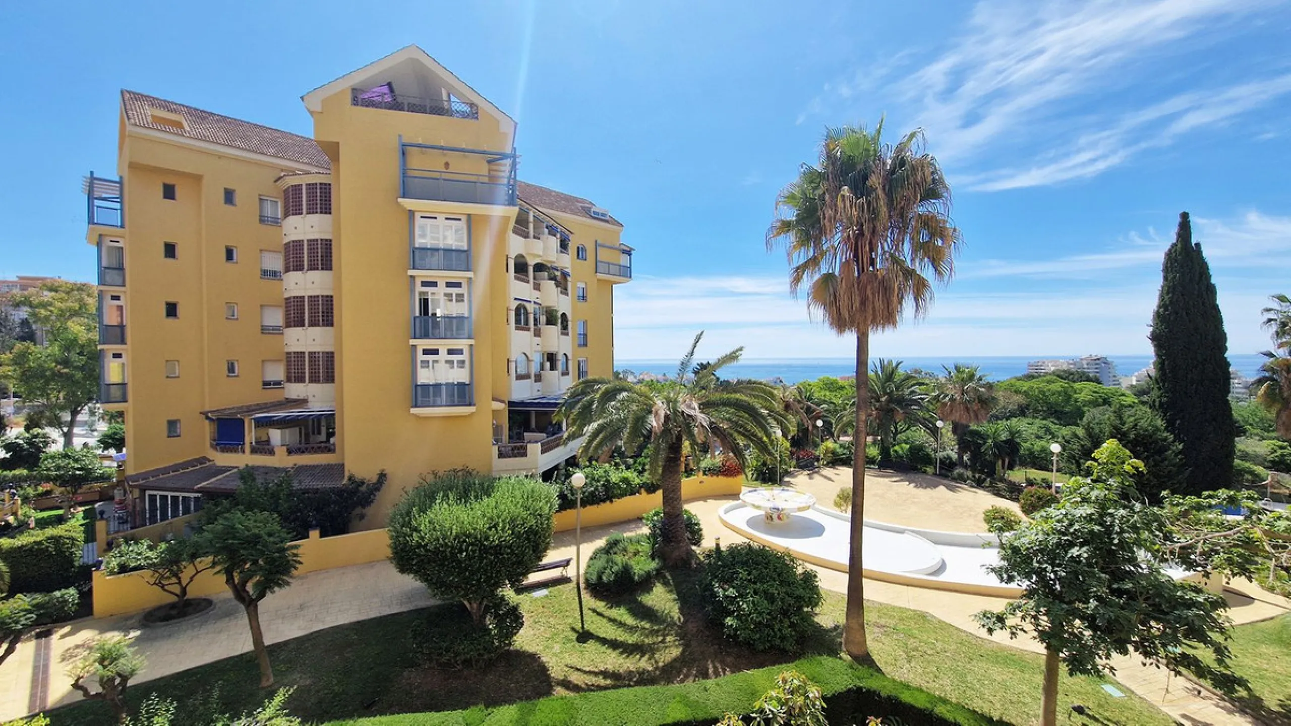 Apartment - Middle Floor Apartment в продаже в Benalmadena, Málaga. В доме 2 спален и 1 ванных комнат. Площадь дома 77 м²