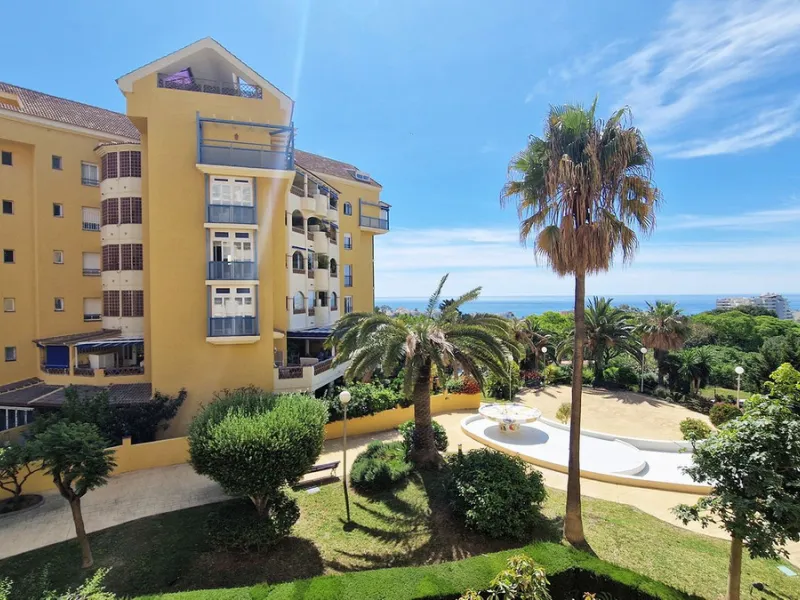 Apartment - Middle Floor Apartment в продаже в Benalmadena, Málaga. В доме 2 спален и 1 ванных комнат. Площадь дома 77 м²