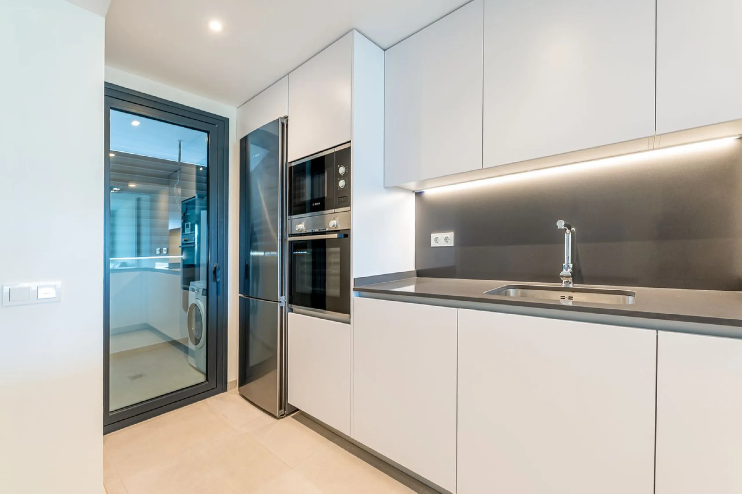 Modern newly build 2-bedroom apartment with golf & mountain Views