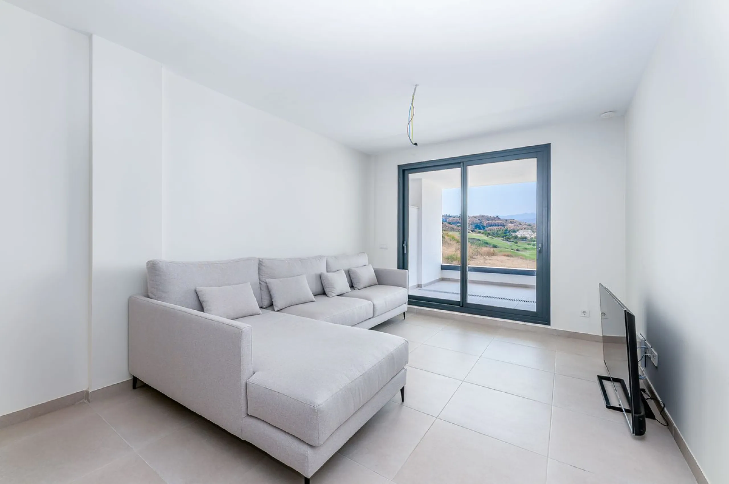 Modern newly build 2-bedroom apartment with golf & mountain Views