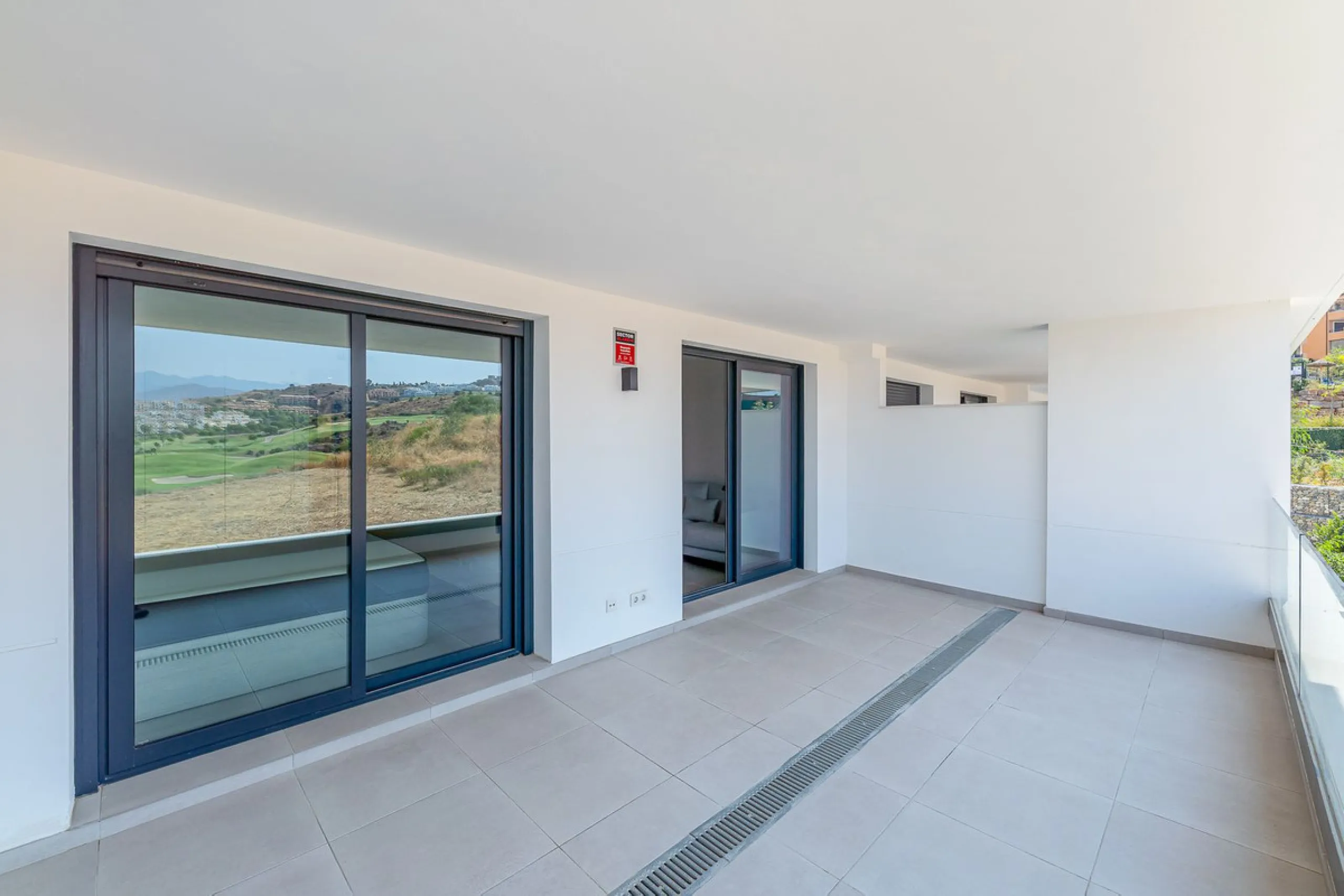 Modern newly build 2-bedroom apartment with golf & mountain Views