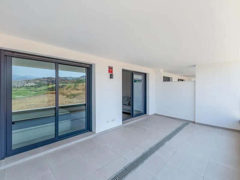 Modern newly build 2-bedroom apartment with golf & mountain Views