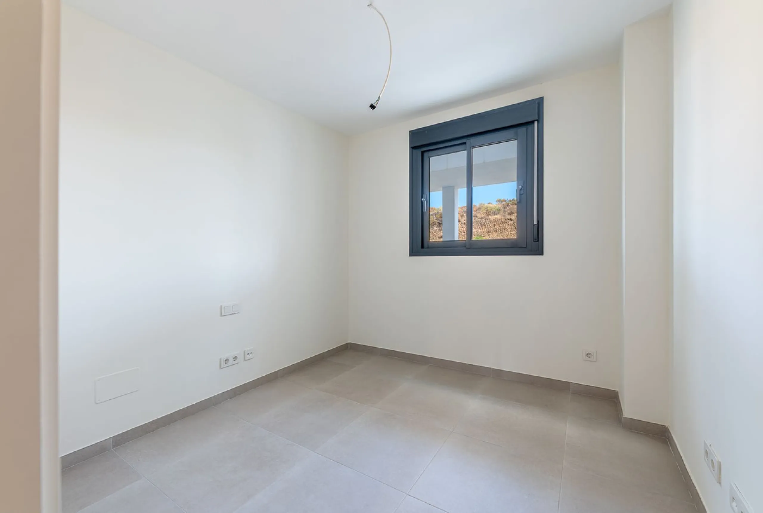 Modern newly build 2-bedroom apartment with golf & mountain Views
