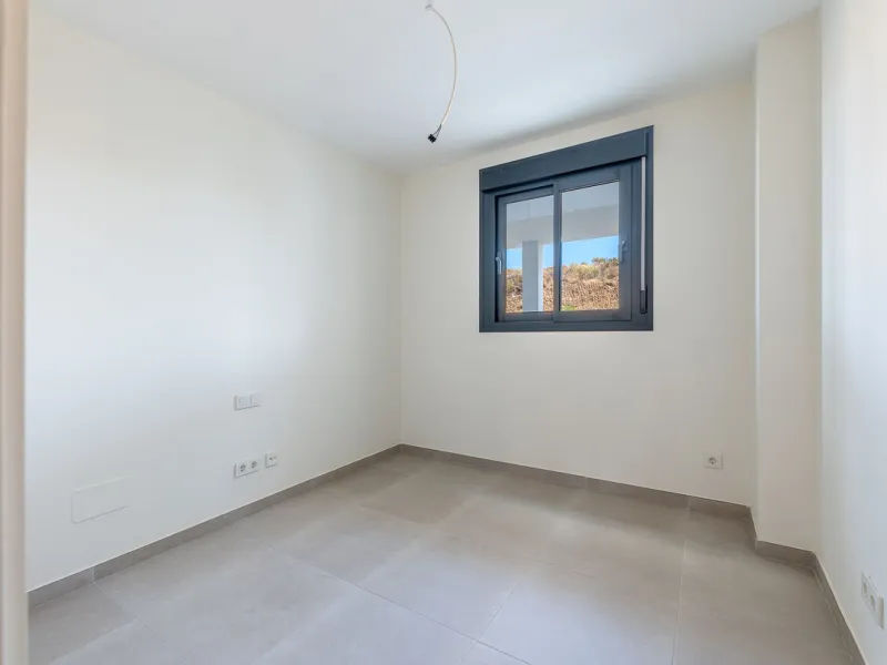 Modern newly build 2-bedroom apartment with golf & mountain Views