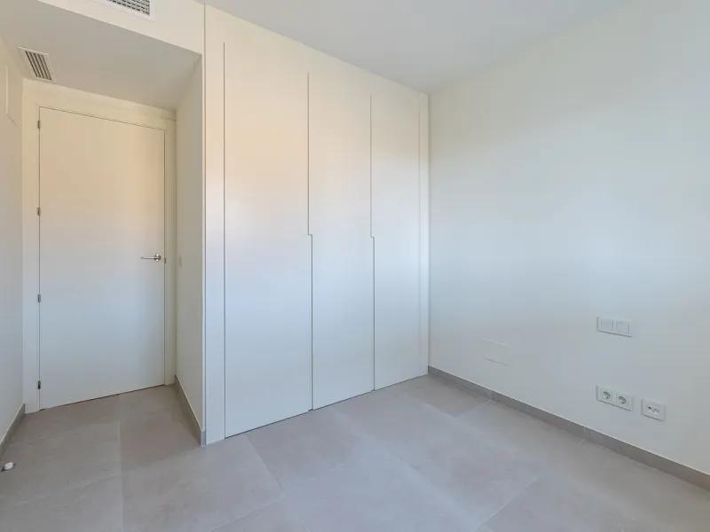 Modern newly build 2-bedroom apartment with golf & mountain Views