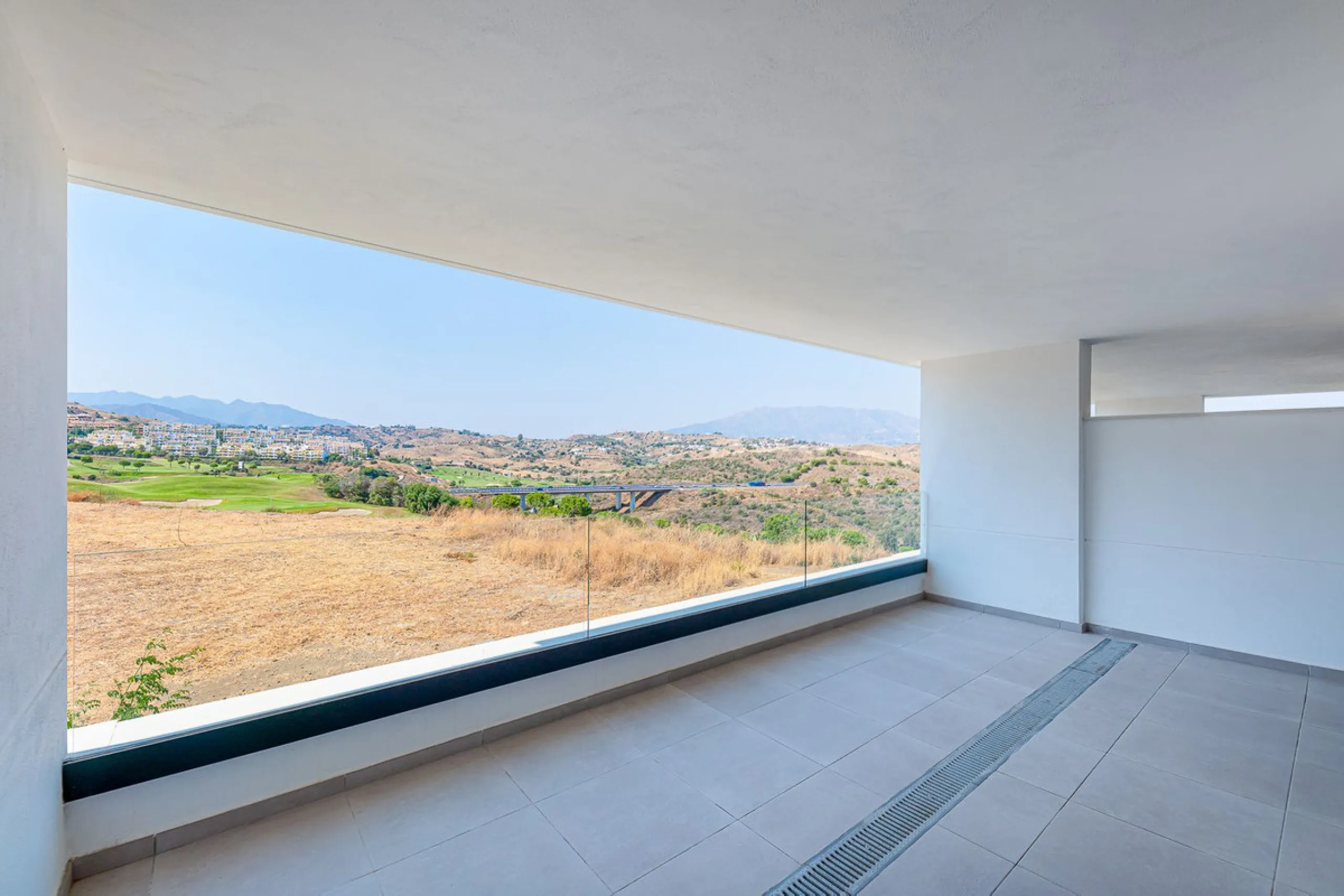 Modern newly build 2-bedroom apartment with golf & mountain Views