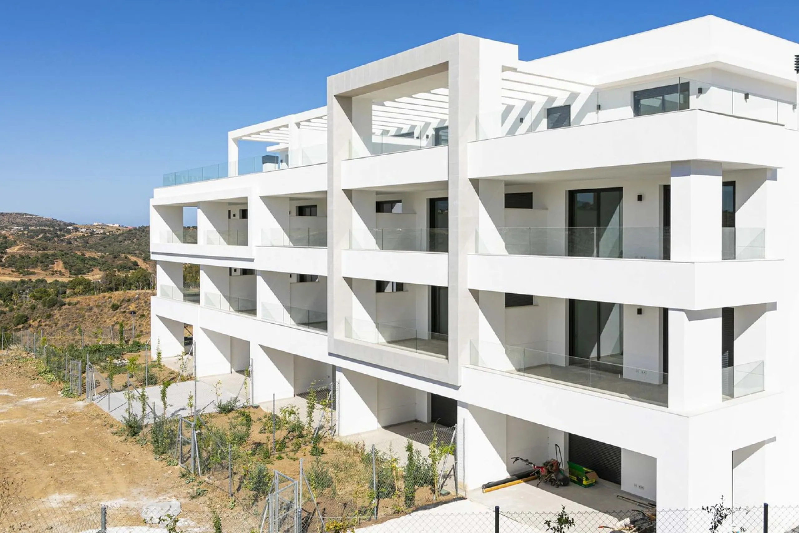 Modern newly build 2-bedroom apartment with golf & mountain Views