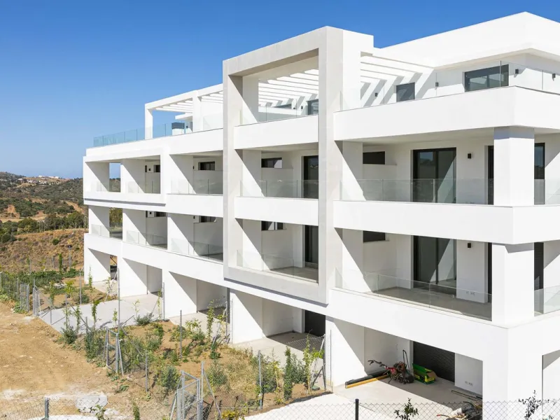 Modern newly build 2-bedroom apartment with golf & mountain Views