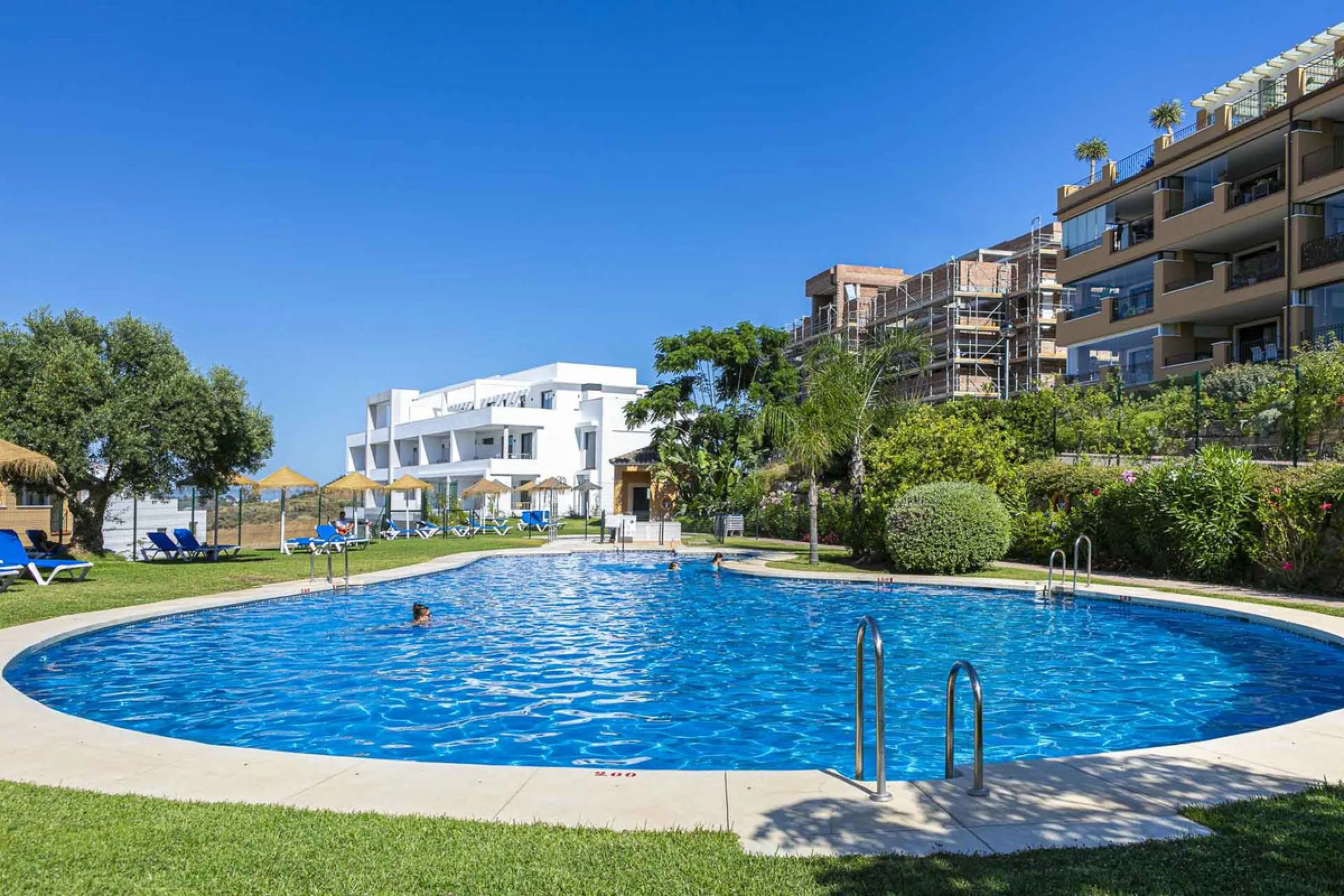 Modern newly build 2-bedroom apartment with golf & mountain Views