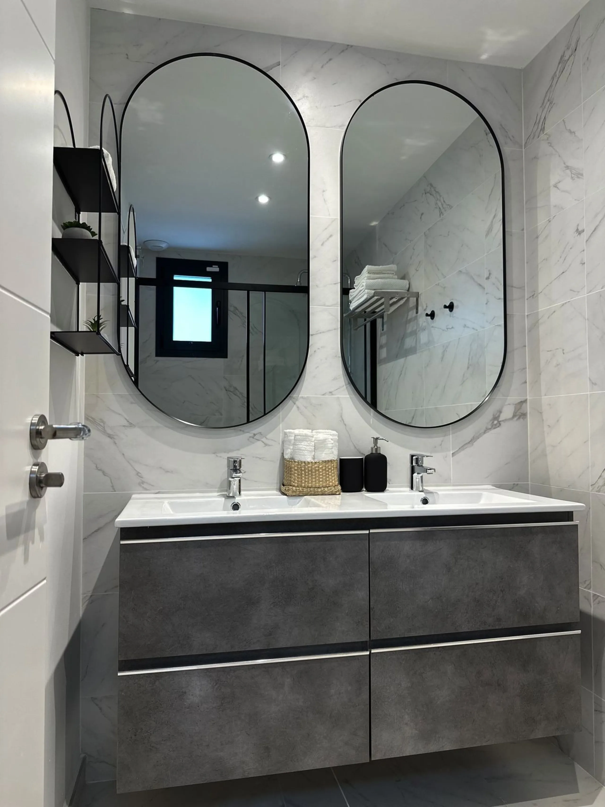 Brand New Fully Furnished 2-Bedroom Apartment in Puerto de Estepona – Just One Minute from the Beach!