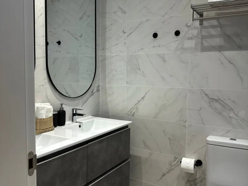 Brand New Fully Furnished 2-Bedroom Apartment in Puerto de Estepona – Just One Minute from the Beach!