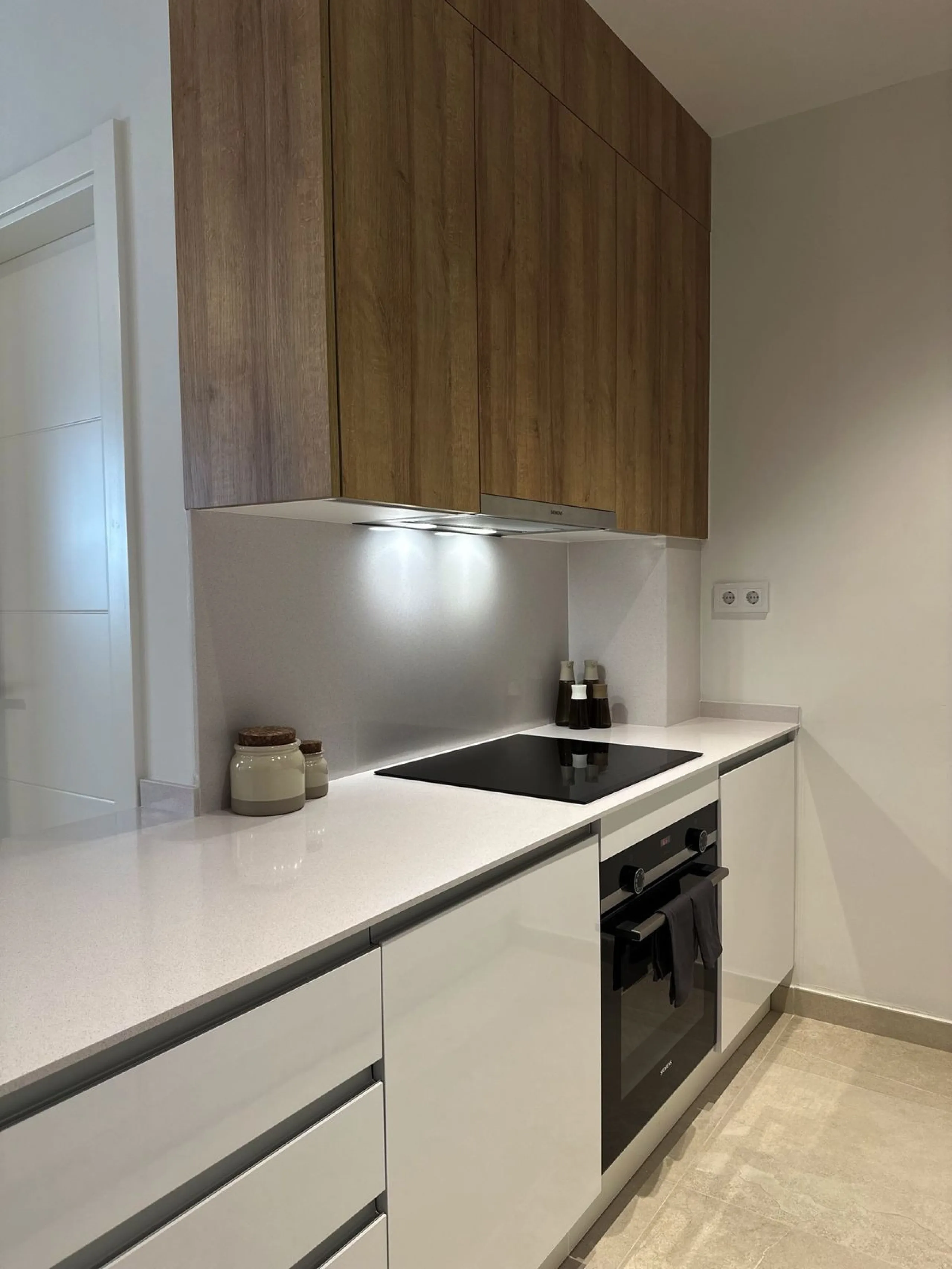 Brand New Fully Furnished 2-Bedroom Apartment in Puerto de Estepona – Just One Minute from the Beach!
